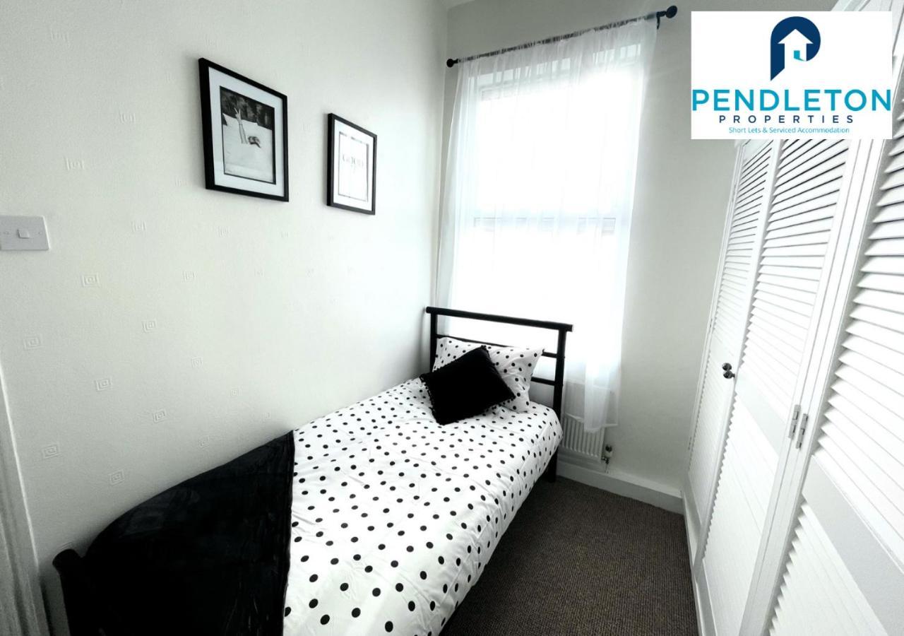 Вилла Modern 3 Bed House With Free Parking And Wi-Fi Престон Экстерьер фото