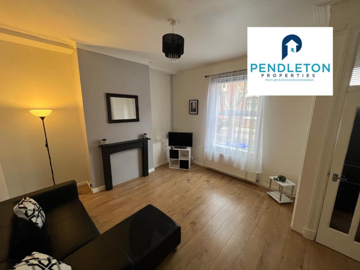 Вилла Modern 3 Bed House With Free Parking And Wi-Fi Престон Экстерьер фото